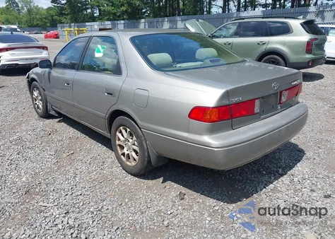 2001 Toyota Camry Le V6 z USA, uszkodzony, nr VIN JT2BF22K610332021